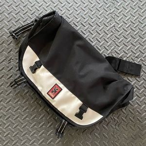 🎀 Chrome Messenger Bag